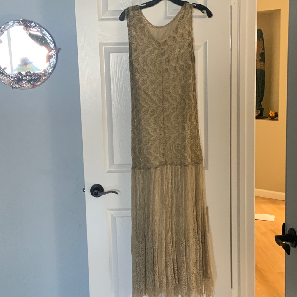 Elegant Gold Lace Sleeveless Dress-Vvintage
